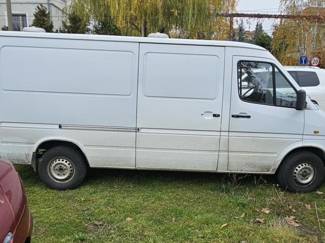 Белый Мерседес 220, объемом двигателя 2.9 л и пробегом 300 тыс. км за 2500 $, фото 5 на Automoto.ua