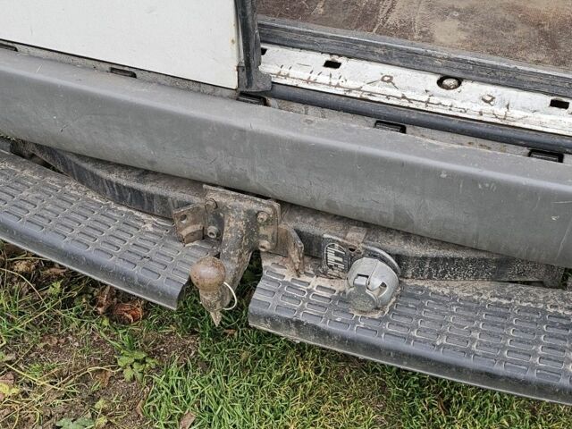 Белый Мерседес 220, объемом двигателя 2.9 л и пробегом 300 тыс. км за 2500 $, фото 4 на Automoto.ua