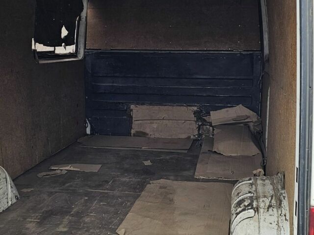 Белый Мерседес 220, объемом двигателя 2.9 л и пробегом 300 тыс. км за 2500 $, фото 3 на Automoto.ua