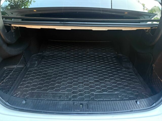 Білий Мерседес 220, об'ємом двигуна 2.1 л та пробігом 274 тис. км за 17500 $, фото 16 на Automoto.ua