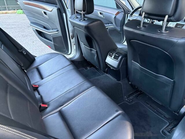 Білий Мерседес 220, об'ємом двигуна 2.1 л та пробігом 274 тис. км за 17500 $, фото 11 на Automoto.ua