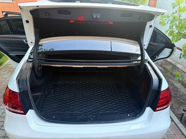 Білий Мерседес 220, об'ємом двигуна 2.1 л та пробігом 274 тис. км за 17500 $, фото 15 на Automoto.ua