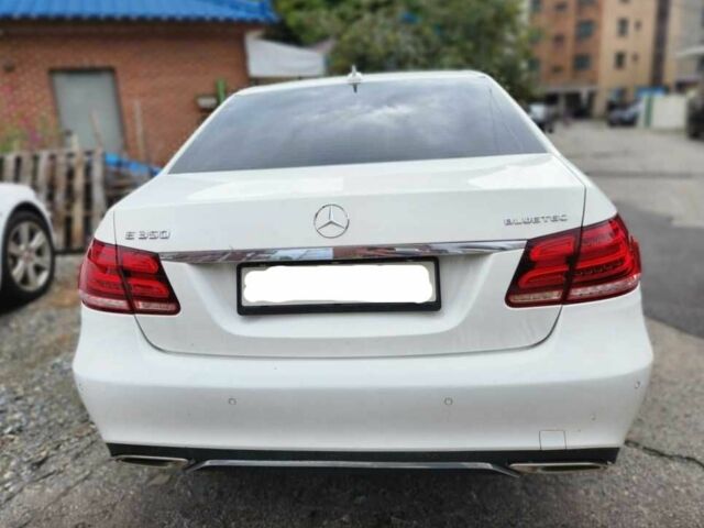 Белый Мерседес 220, объемом двигателя 2.1 л и пробегом 150 тыс. км за 15300 $, фото 3 на Automoto.ua