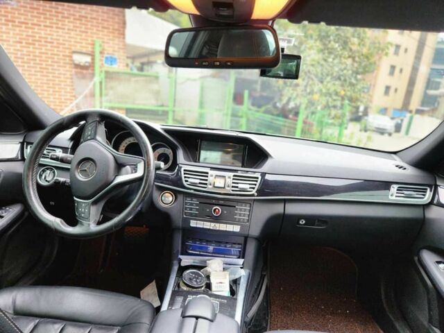 Білий Мерседес 220, об'ємом двигуна 2.1 л та пробігом 150 тис. км за 15300 $, фото 5 на Automoto.ua