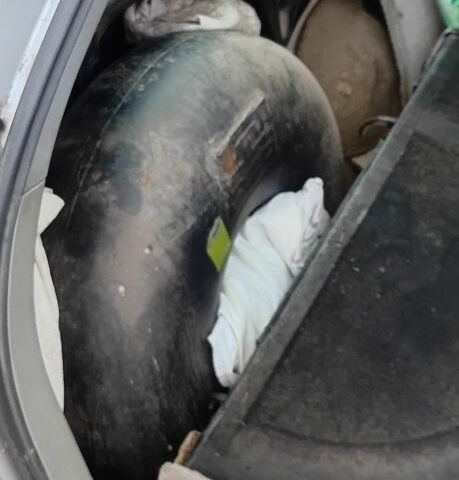 Белый Мерседес 220, объемом двигателя 2.2 л и пробегом 500 тыс. км за 3750 $, фото 18 на Automoto.ua