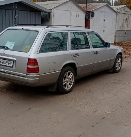 Белый Мерседес 220, объемом двигателя 2.2 л и пробегом 500 тыс. км за 3750 $, фото 6 на Automoto.ua