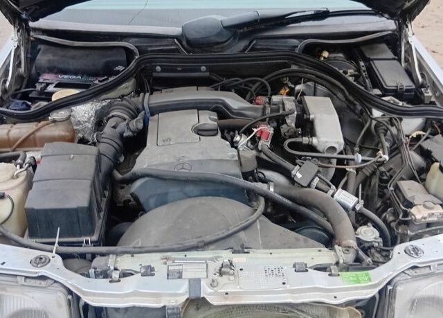 Белый Мерседес 220, объемом двигателя 2.2 л и пробегом 500 тыс. км за 3750 $, фото 17 на Automoto.ua