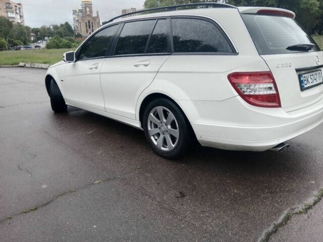 Білий Мерседес 220, об'ємом двигуна 2.1 л та пробігом 370 тис. км за 8000 $, фото 3 на Automoto.ua