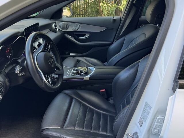 Белый Мерседес 220, объемом двигателя 2 л и пробегом 144 тыс. км за 28900 $, фото 12 на Automoto.ua