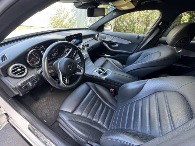 Белый Мерседес 220, объемом двигателя 2 л и пробегом 144 тыс. км за 28900 $, фото 17 на Automoto.ua