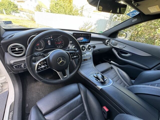 Белый Мерседес 220, объемом двигателя 2 л и пробегом 144 тыс. км за 28900 $, фото 18 на Automoto.ua