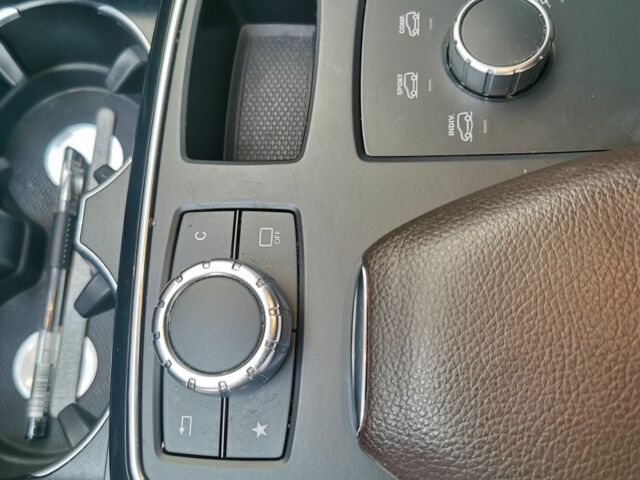 Белый Мерседес 220, объемом двигателя 2 л и пробегом 90 тыс. км за 35999 $, фото 6 на Automoto.ua