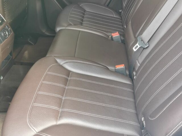 Белый Мерседес 220, объемом двигателя 2 л и пробегом 90 тыс. км за 35999 $, фото 8 на Automoto.ua