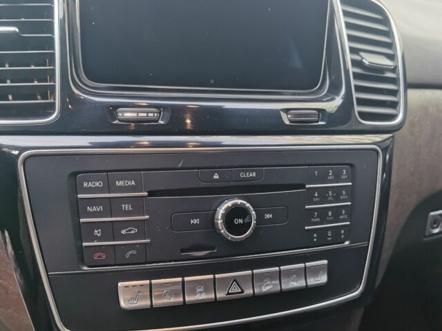 Белый Мерседес 220, объемом двигателя 2 л и пробегом 90 тыс. км за 35999 $, фото 5 на Automoto.ua