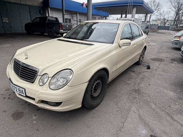 Бежевый Мерседес 220, объемом двигателя 0 л и пробегом 250 тыс. км за 4300 $, фото 2 на Automoto.ua