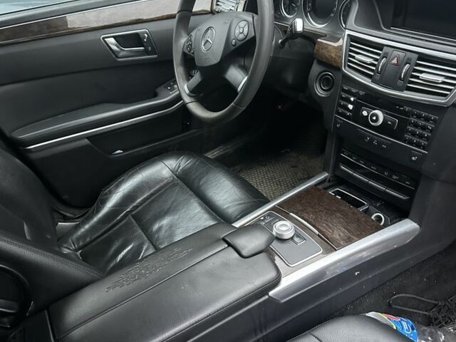 Бежевый Мерседес 220, объемом двигателя 2.2 л и пробегом 361 тыс. км за 5800 $, фото 10 на Automoto.ua