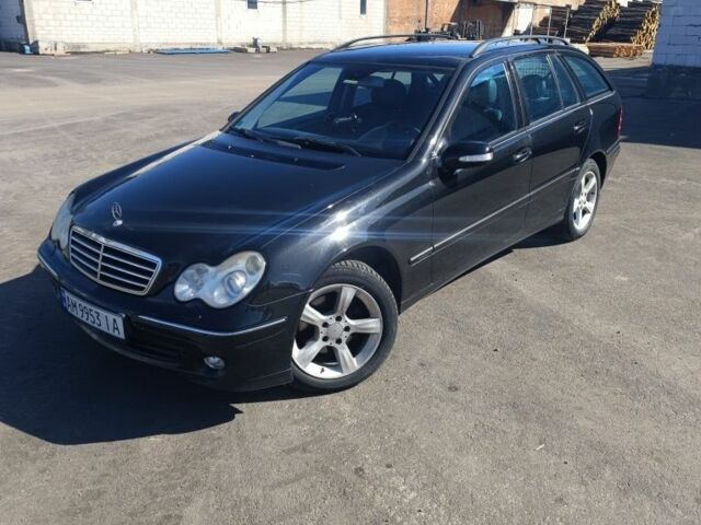 Черный Мерседес 220, объемом двигателя 2.1 л и пробегом 337 тыс. км за 5500 $, фото 2 на Automoto.ua