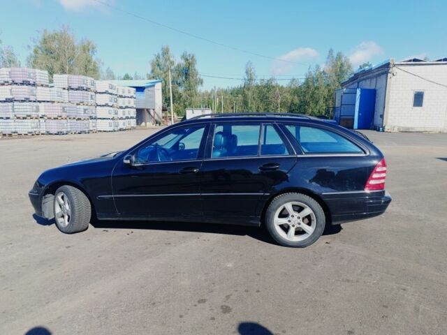 Черный Мерседес 220, объемом двигателя 2.1 л и пробегом 337 тыс. км за 5500 $, фото 3 на Automoto.ua