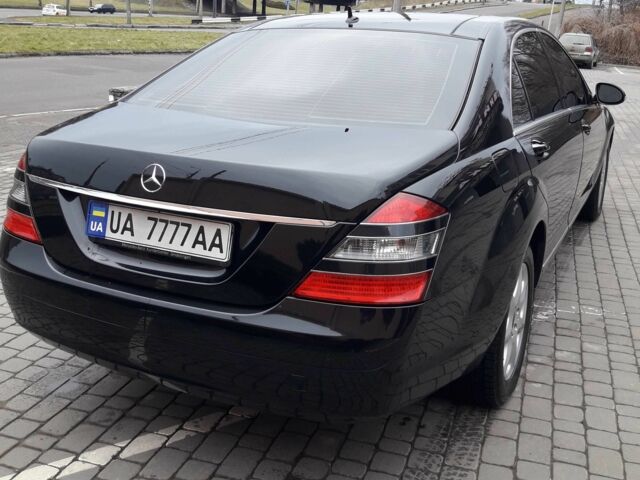Черный Мерседес 220, объемом двигателя 3.5 л и пробегом 2 тыс. км за 12900 $, фото 5 на Automoto.ua