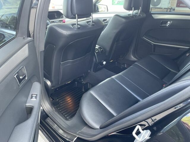 Черный Мерседес 220, объемом двигателя 2.1 л и пробегом 248 тыс. км за 12700 $, фото 16 на Automoto.ua