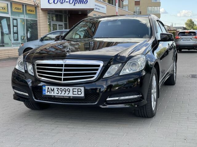Черный Мерседес 220, объемом двигателя 2.1 л и пробегом 248 тыс. км за 12700 $, фото 1 на Automoto.ua