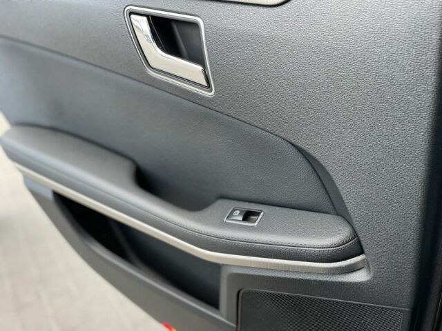 Черный Мерседес 220, объемом двигателя 2.1 л и пробегом 248 тыс. км за 12700 $, фото 8 на Automoto.ua