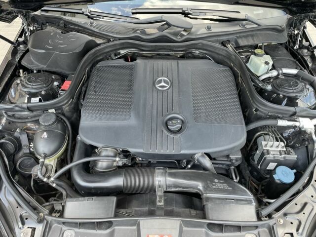 Черный Мерседес 220, объемом двигателя 2.1 л и пробегом 248 тыс. км за 12700 $, фото 10 на Automoto.ua