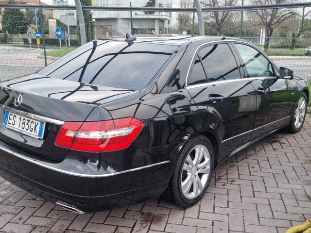 Черный Мерседес 220, объемом двигателя 2 л и пробегом 270 тыс. км за 15000 $, фото 7 на Automoto.ua