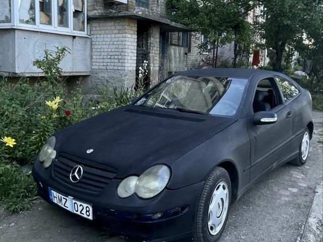 Чорний Мерседес 220, об'ємом двигуна 2.2 л та пробігом 3 тис. км за 1500 $, фото 1 на Automoto.ua