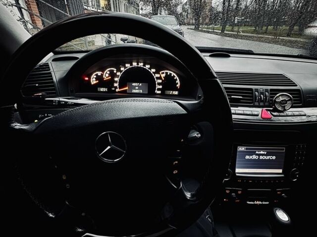 Чорний Мерседес 220, об'ємом двигуна 5 л та пробігом 268 тис. км за 9511 $, фото 5 на Automoto.ua