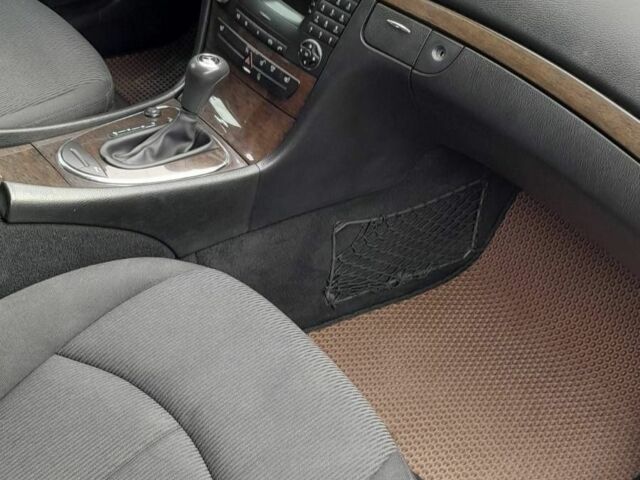 Чорний Мерседес 220, об'ємом двигуна 2.1 л та пробігом 310 тис. км за 7800 $, фото 2 на Automoto.ua