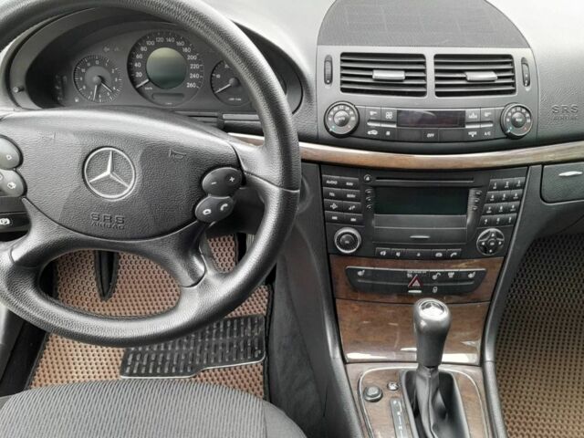 Чорний Мерседес 220, об'ємом двигуна 2.1 л та пробігом 310 тис. км за 7800 $, фото 3 на Automoto.ua