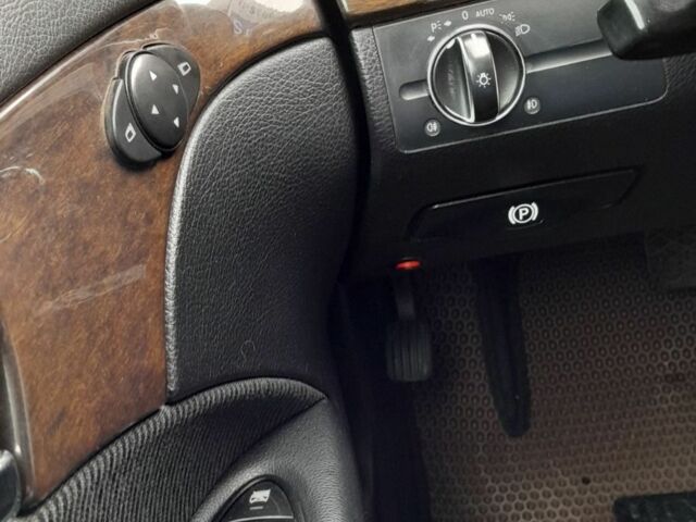 Чорний Мерседес 220, об'ємом двигуна 2.1 л та пробігом 310 тис. км за 7800 $, фото 1 на Automoto.ua