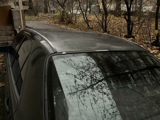 Черный Мерседес 220, объемом двигателя 2.2 л и пробегом 333 тыс. км за 1900 $, фото 3 на Automoto.ua