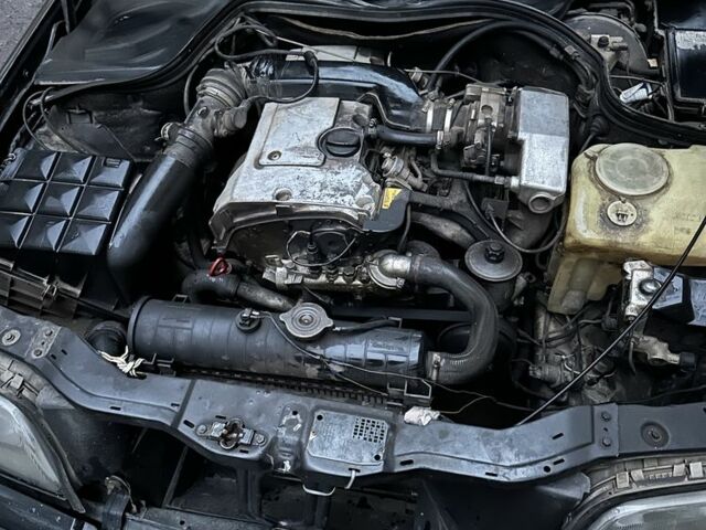 Черный Мерседес 220, объемом двигателя 2.2 л и пробегом 333 тыс. км за 1900 $, фото 7 на Automoto.ua