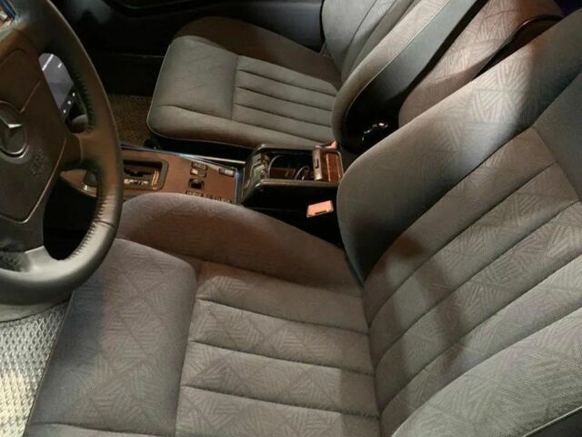 Черный Мерседес 220, объемом двигателя 0 л и пробегом 360 тыс. км за 3800 $, фото 7 на Automoto.ua