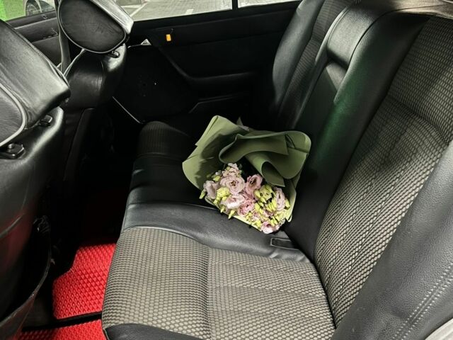 Черный Мерседес 220, объемом двигателя 2.2 л и пробегом 200 тыс. км за 2800 $, фото 7 на Automoto.ua