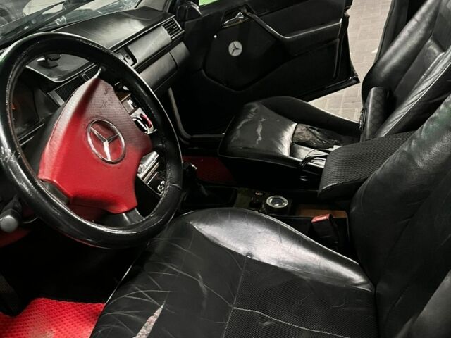 Черный Мерседес 220, объемом двигателя 2.2 л и пробегом 200 тыс. км за 2800 $, фото 8 на Automoto.ua