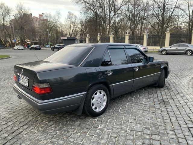 Чорний Мерседес 220, об'ємом двигуна 2.2 л та пробігом 394 тис. км за 6600 $, фото 11 на Automoto.ua