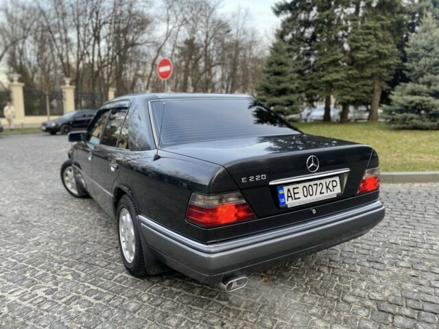 Чорний Мерседес 220, об'ємом двигуна 2.2 л та пробігом 394 тис. км за 6600 $, фото 22 на Automoto.ua