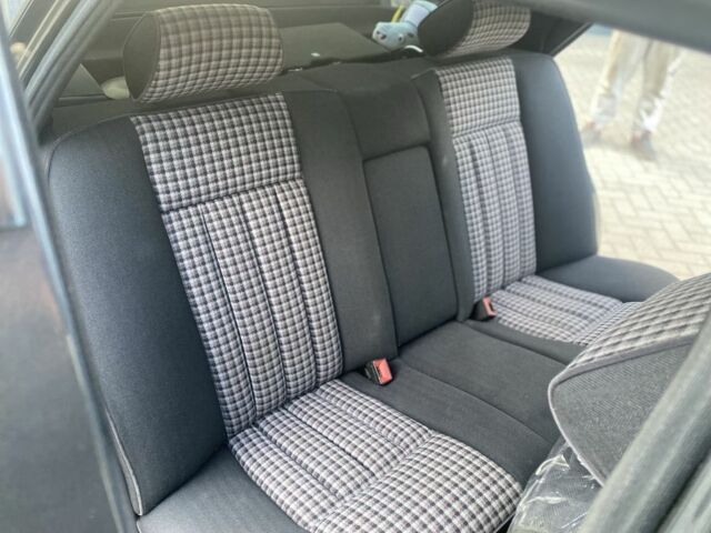 Чорний Мерседес 220, об'ємом двигуна 2.2 л та пробігом 394 тис. км за 6600 $, фото 21 на Automoto.ua