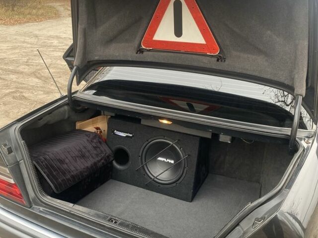 Чорний Мерседес 220, об'ємом двигуна 2.2 л та пробігом 394 тис. км за 6600 $, фото 5 на Automoto.ua