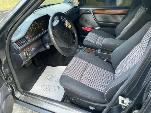 Чорний Мерседес 220, об'ємом двигуна 2.2 л та пробігом 394 тис. км за 6600 $, фото 12 на Automoto.ua