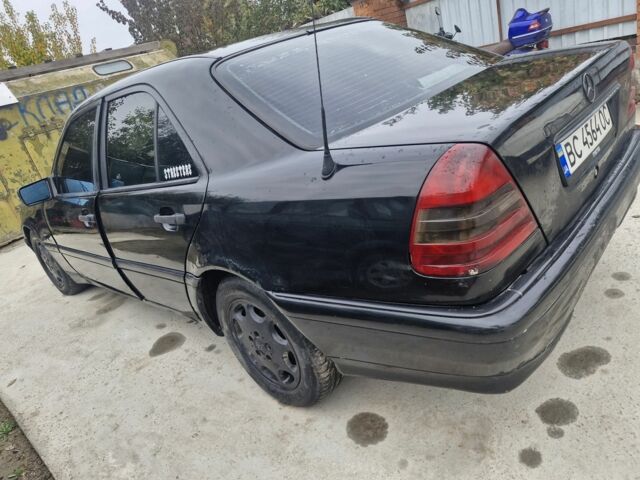 Чорний Мерседес 220, об'ємом двигуна 2.2 л та пробігом 321 тис. км за 1350 $, фото 6 на Automoto.ua