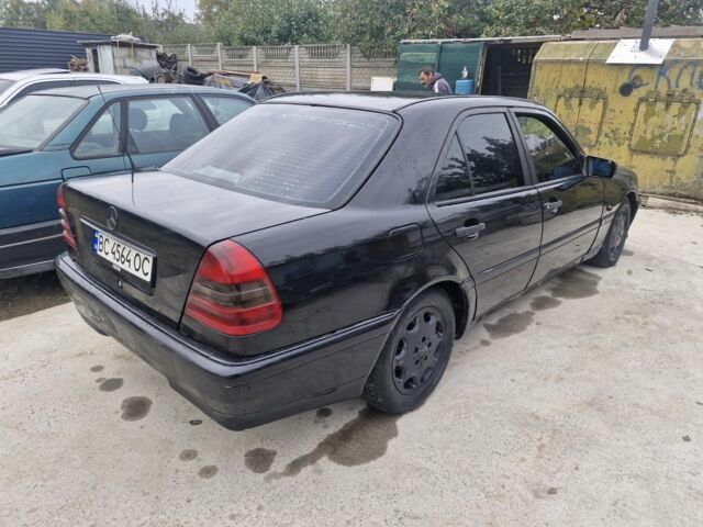 Чорний Мерседес 220, об'ємом двигуна 2.2 л та пробігом 321 тис. км за 1350 $, фото 2 на Automoto.ua