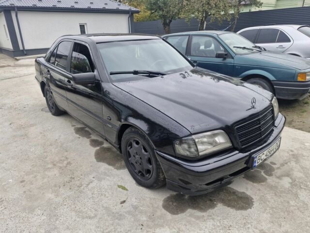 Чорний Мерседес 220, об'ємом двигуна 2.2 л та пробігом 321 тис. км за 1350 $, фото 3 на Automoto.ua