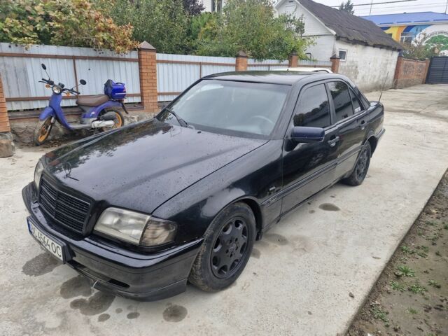 Чорний Мерседес 220, об'ємом двигуна 2.2 л та пробігом 321 тис. км за 1350 $, фото 4 на Automoto.ua