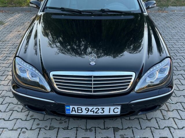 Черный Мерседес 220, объемом двигателя 3.2 л и пробегом 400 тыс. км за 5999 $, фото 1 на Automoto.ua