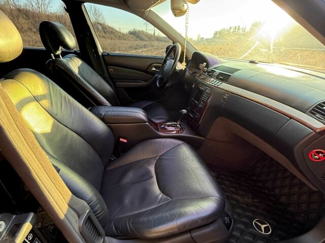 Черный Мерседес 220, объемом двигателя 3.2 л и пробегом 325 тыс. км за 7500 $, фото 12 на Automoto.ua