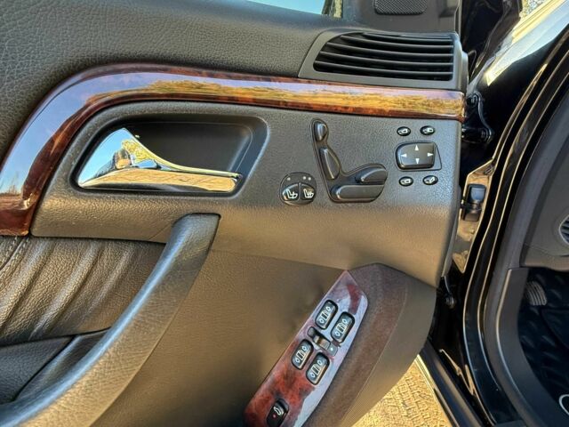 Черный Мерседес 220, объемом двигателя 3.2 л и пробегом 325 тыс. км за 7500 $, фото 13 на Automoto.ua